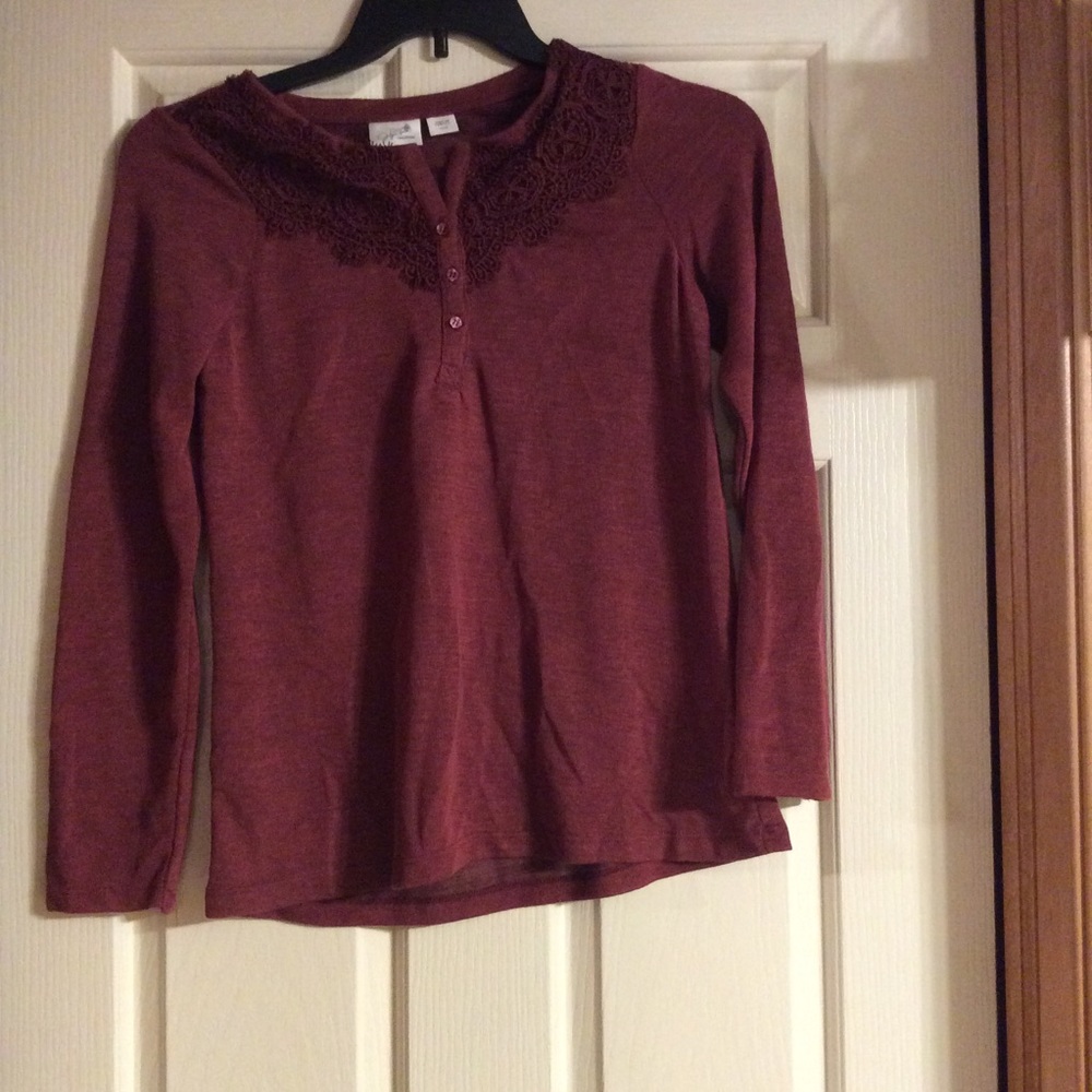 Women's medium maroon top